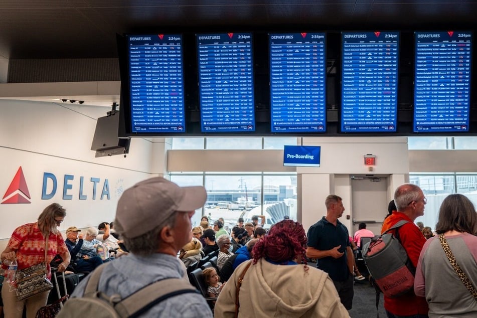 Thousands of flights canceled and delayed over "worse-than-expected" storm