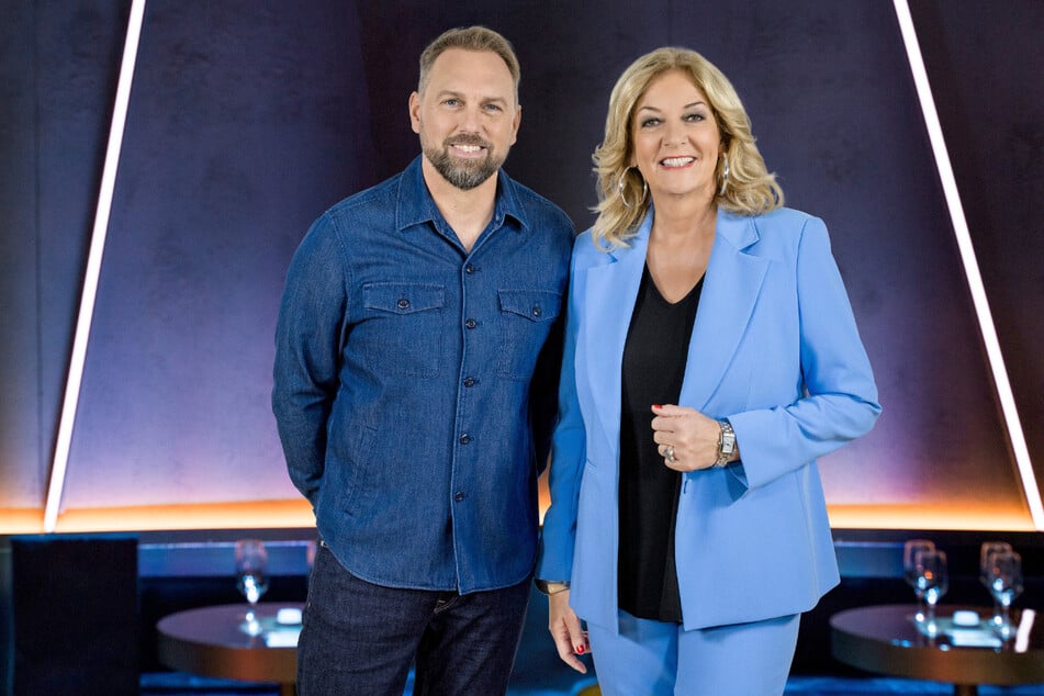 Bettina Tietjen (65) und Steven Gätjen (52) moderieren am Freitagabend die "NDR Talk Show".