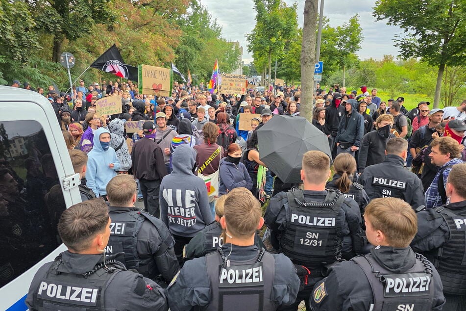 63 Beamte sicherten die Kundgebung der sogenannten "Freien Sachsen" ab.