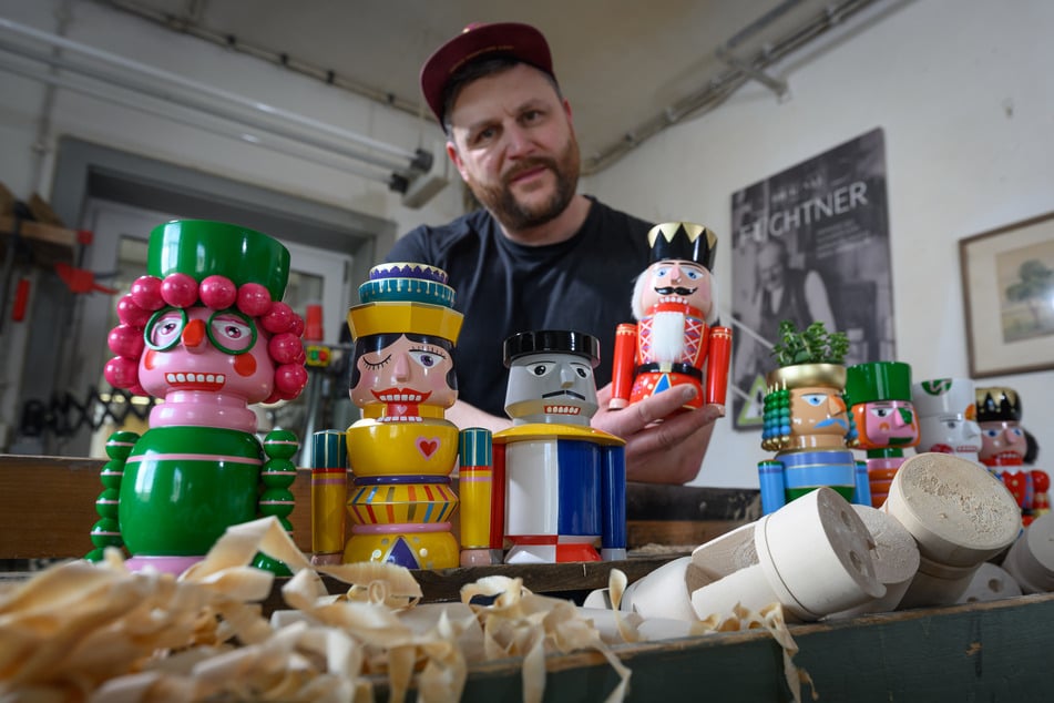 Die Oberkörper der Nussknacker lassen sich magnetisch miteinander verbinden.