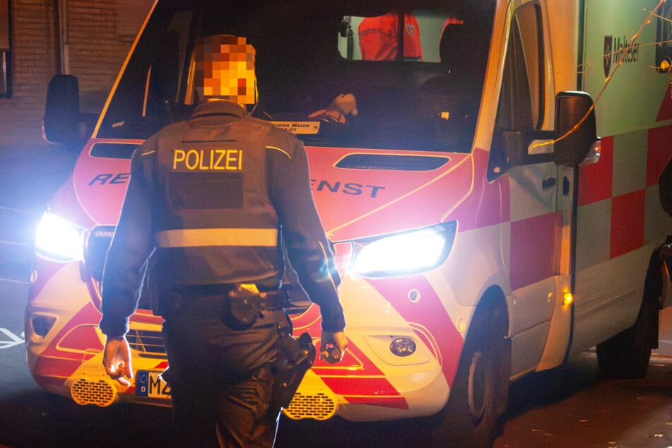 Polizei und Rettungsdienst rückten zum Tanzplatz in Mainz-Weisenau aus: Einem Mann wurde Pfefferspray direkt ins Gesicht gesprüht.