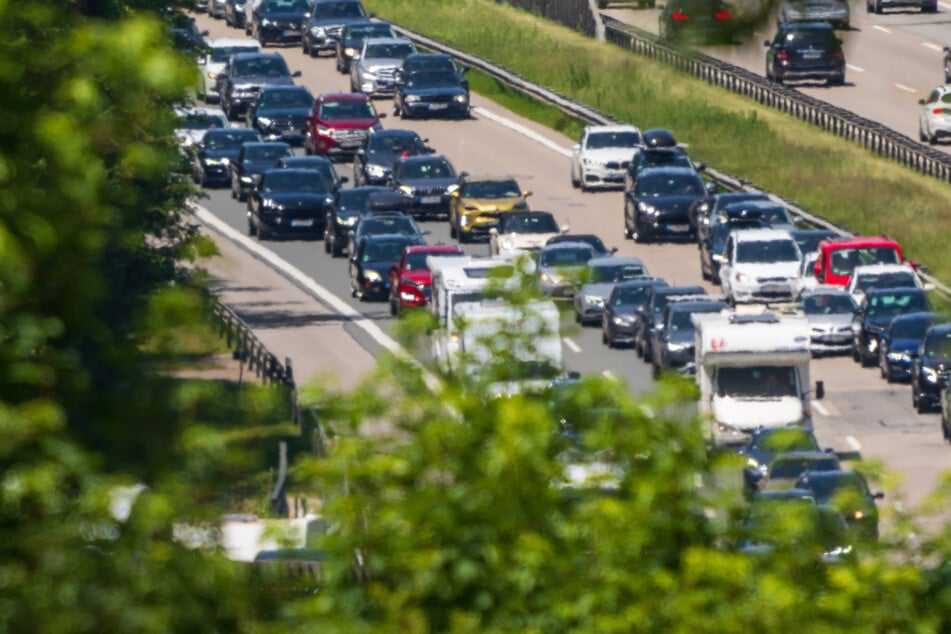 Unfall A2: Lkw-Unfall auf der A2: Straßen auch in Magdeburg überlastet