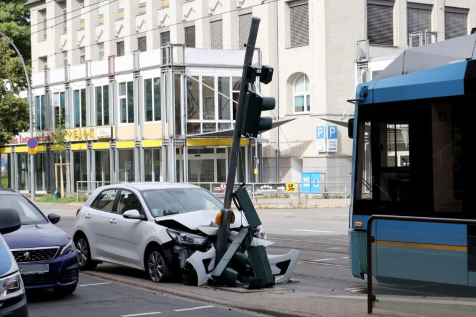 Der Kia wurde stark beschädigt und war nicht mehr fahrtauglich.