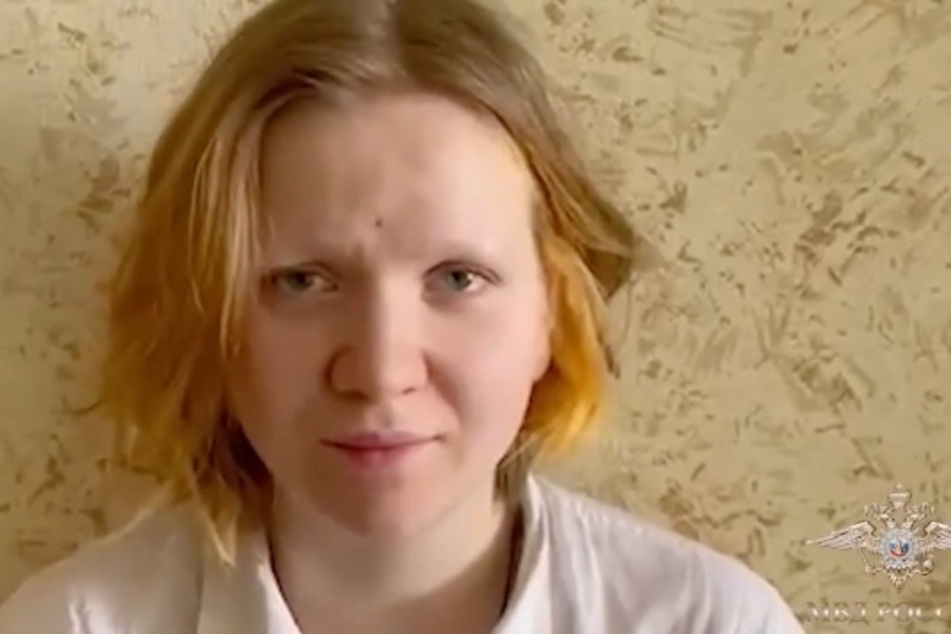 Diese junge Frau soll den Kriegs-Blogger Wladlen Tatarski eine Statue mit Sprengstoff überreicht haben. Nach Kreml-Angaben soll die 26-Jährige mit Putin-Gegner Nawalny in Verbindung stehen.