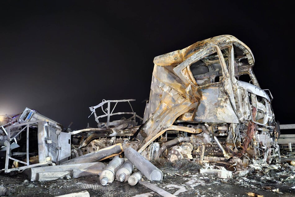 Auf der A38 in Höhe Kreuz Rippachtal ist es am Donnerstagabend zu gleich zwei schweren Unfällen mit teils tödlichem Ausgang gekommen.