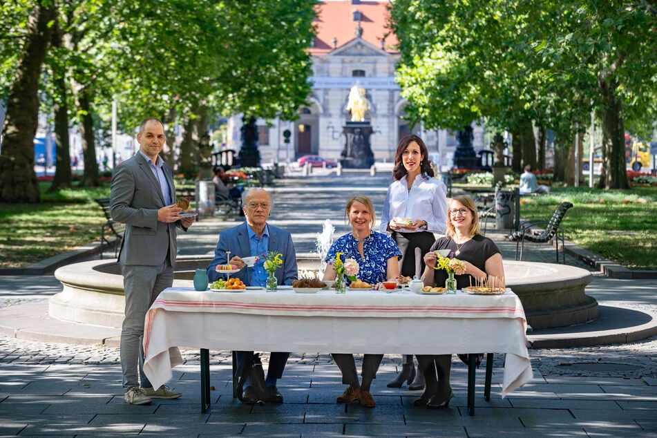 Fiebern dem Gastmahl entgegen: Silicon-Saxony-Chef Frank Bösenberg (48), Gerhard Ehninger (73) und Eva Sturm (45) von der Cellex-Stiftung, Audrey Stein (36) vom Unternehmen SPEKTRA und Linda Splitt (35) von Cloud&Heat Technologies.