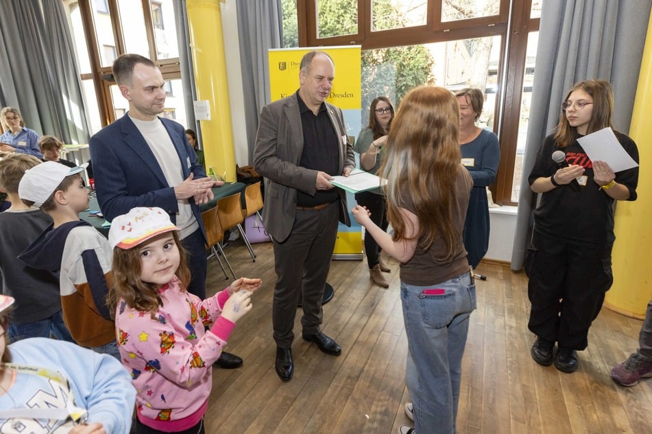 OB Dirk Hilbert (54, FDP) ist gespannt, wie die Ideen der jüngsten Dresdner in der BUGA 2033 realisiert werden.