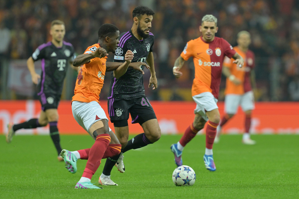 Noussair Mazraoui (25, M.) stand beim 3:1-Sieg des FC Bayern München in der Champions League gegen Galatasaray Istanbul auf dem Platz.