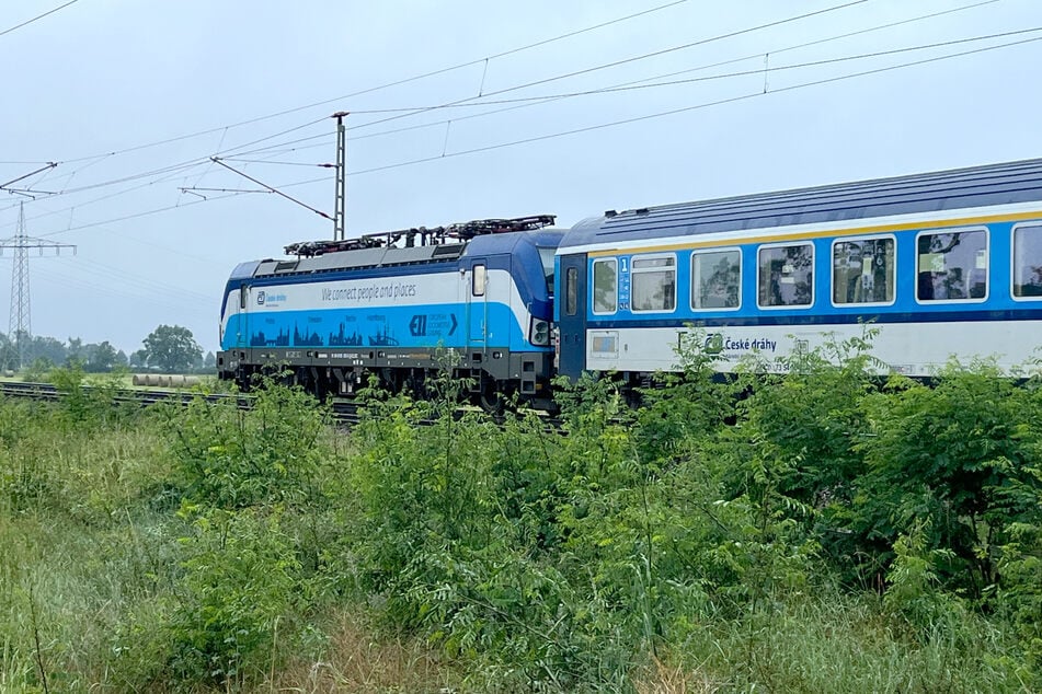 Mit Fäusten attackiert: Bahnreisender im Zug gefesselt