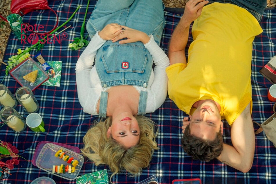 Rote Rosen: "Rote Rosen": Toni und Jonas haben ein Date, doch dann kommt sie hinter sein Geheimnis