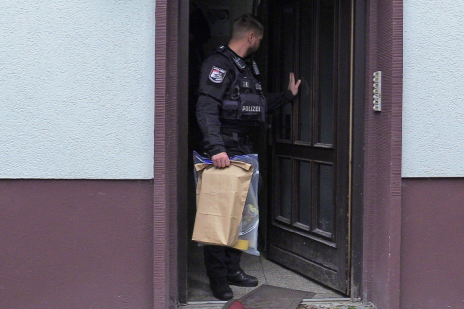 Die Polizei hat am Donnerstag 17 Objekte in vier Bundesländern durchsucht. Der Grund: Mutmaßlicher Kokainschmuggel im Hamburger Hafen.