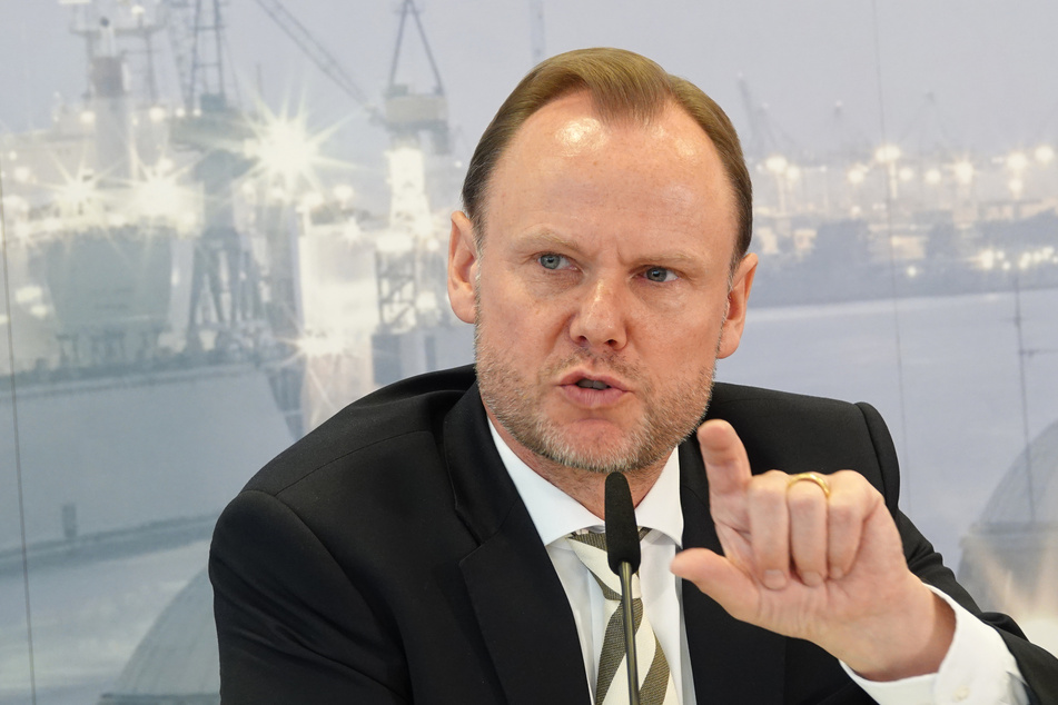 Der Innensenator von Hamburg, Andy Grote (SPD), spricht bei einer Pressekonferenz.