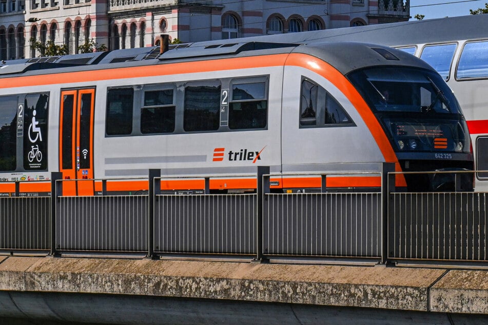 Dresden: Ekel-Vorfall im Zug nach Görlitz: Fahrgast nutzt Abteil als Toilette