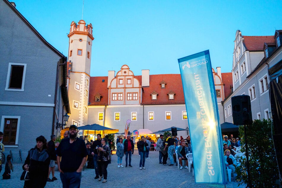 Schloss Glauchau im warmen Abendglanz.