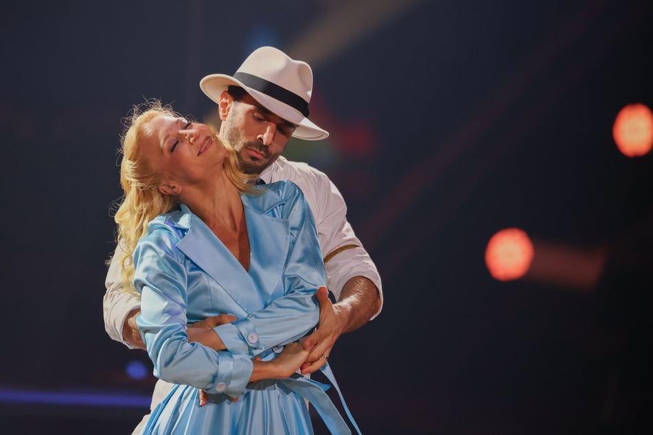 Jan Kittmann (43) legte einen Slowfox zu "Smells Like Teen Spirit" von Paul Anka aufs Parkett, der für Begeisterung im Studio sorgte.