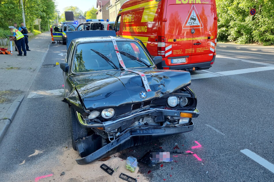 An der Kreuzung Leipziger Straße/Bornaer Straße in Chemnitz krachte es am Samstag: Ein BMW fuhr auf einen Skoda auf.