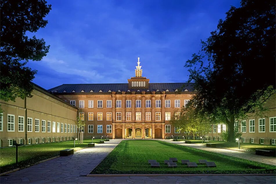 In den grünen Innenhöfen des Grassi Museums gibt es sowohl am Samstag als auch am Sonntag wunderschöne Keramik zu bestaunen.