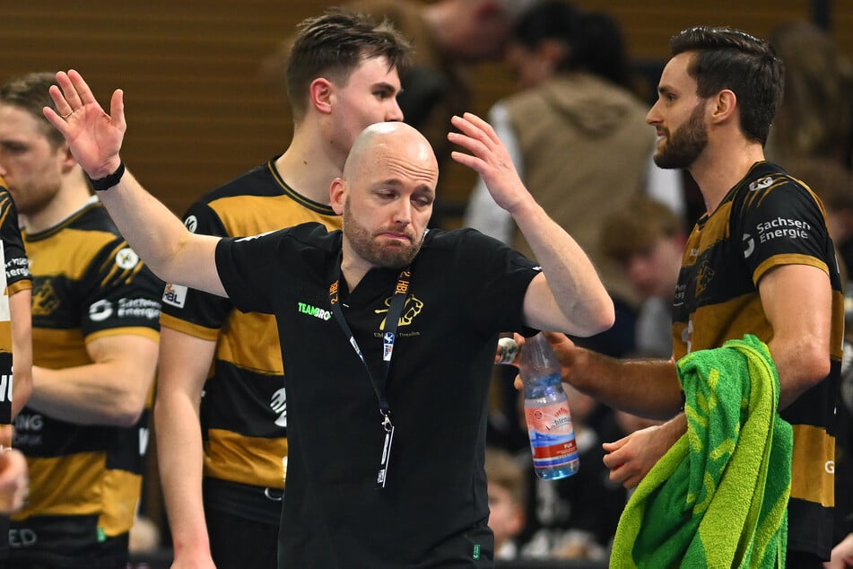 Dass der TuS N-Lübbecke seinen letzten Heimsieg am 1. Spieltag holte, überraschte HCE-Coach André Haber (39, M.).