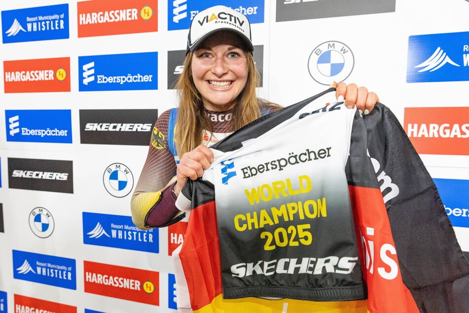 Pure Freude bei Julia Taubitz (28) im Ziel. Die Annabergerin krönte sich in Whistler zum zweiten Mal nach 2021 zur Weltmeisterin im Einzel.