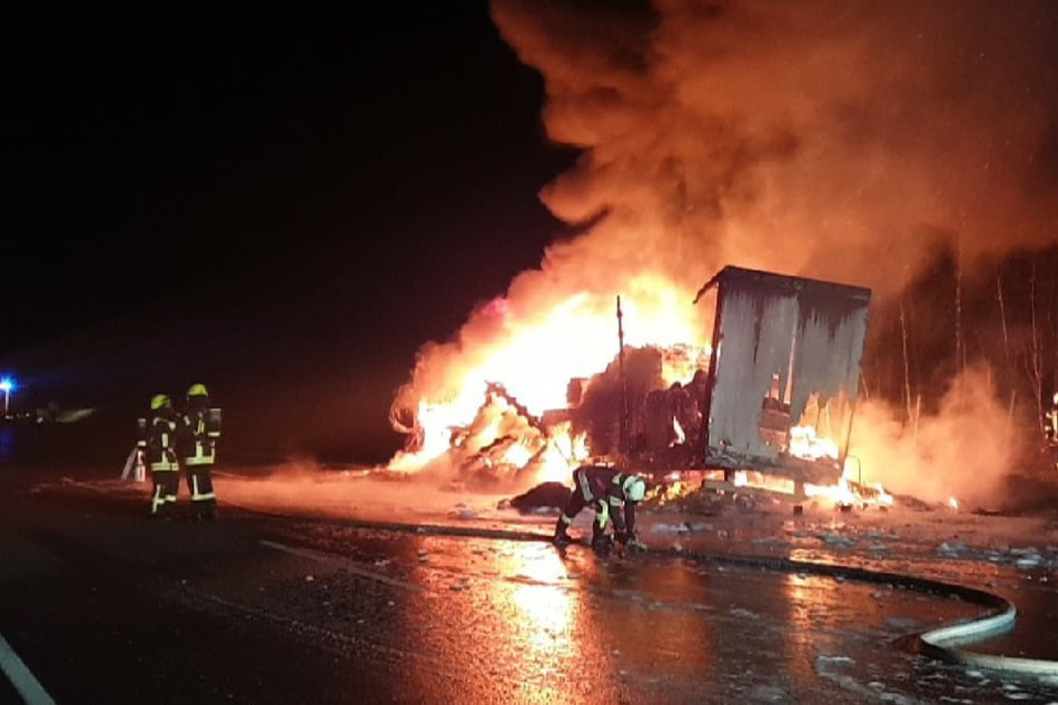 Unfall A7: Lkw mit Möbeln brennt aus: A7 bei Göttingen stundenlang gesperrt