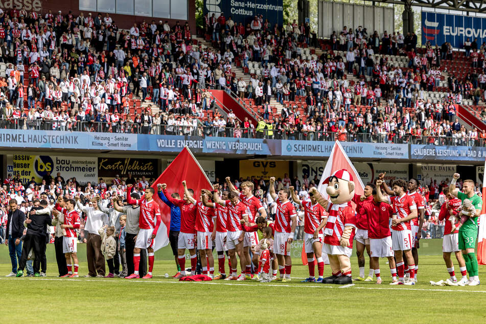 Die Fans stehen wie eine eins hinter dem Team, glauben inzwischen an das Wunder.