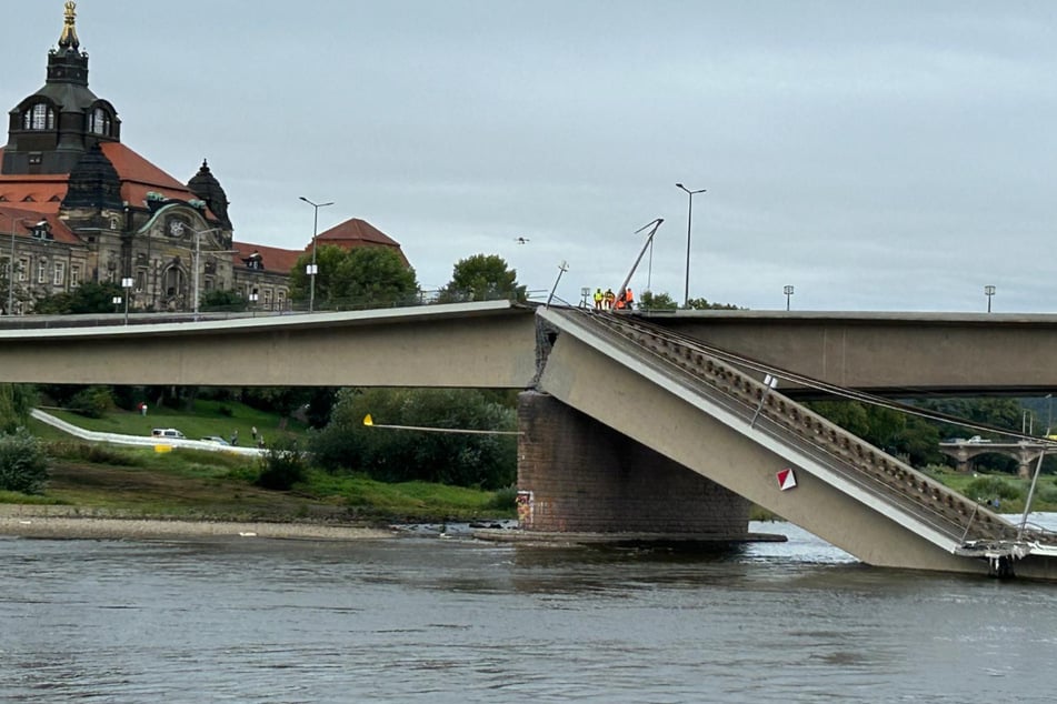 Die Brücke wird derzeit auch mit Drohnen untersucht.