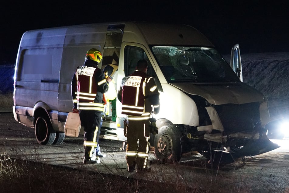 Auf der A72 im Landkreis Leipzig ist Montagnacht ein VW Crafter verunglückt.
