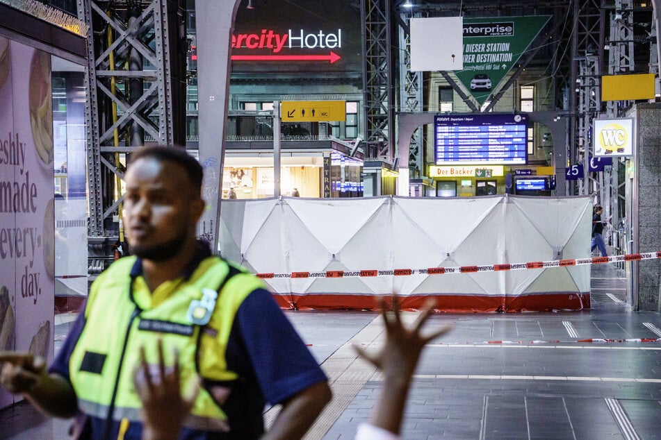 Der Tatort im Hauptbahnhof von Frankfurt (Main) wurde unmittelbar nach der Tat abgesperrt.