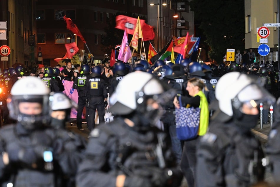 Am Rande der Anti-Kriegs-Demonstration in Köln kam es am Abend zu Konflikten mit der Polizei.