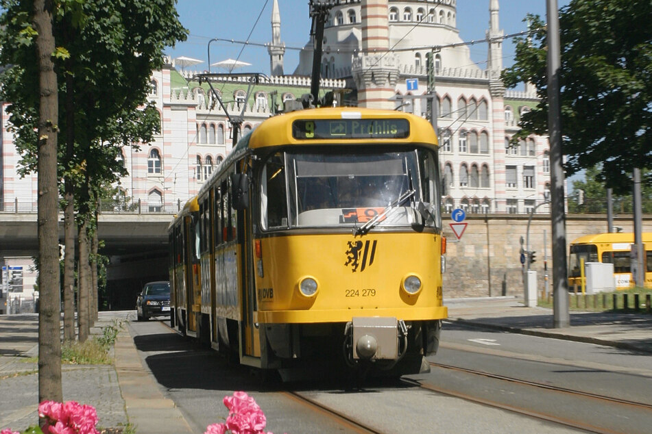 Um Löcher im Fuhrpark zu stopfen, werden die alten Tatra-Bahnen ab heute wieder im Linienbetrieb der DVB eingesetzt.