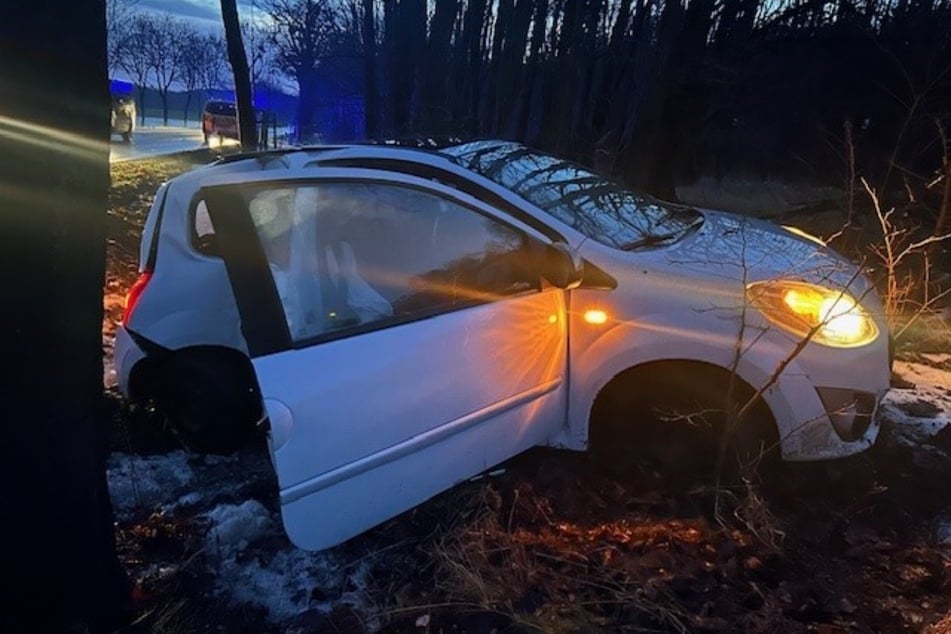 Beide Insassen wurden verletzt und mussten ins Krankenhaus.