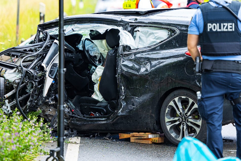 Tödlicher Unfall bei Riedstadt: Zwei Autos krachten frontal aufeinander.