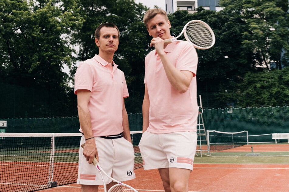 Die Comedians Moritz Neumeier (37, r.) und Till Reiners (39) treten am Freitagabend trotz Streik mit ihrer Show "Schund &amp; Asche" im Deutschen Schauspielhaus auf.