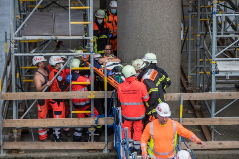 Schwerer Unfall Auf Baustelle 10 Kilo Teil Sturzt Auf Arbeiter Tag24