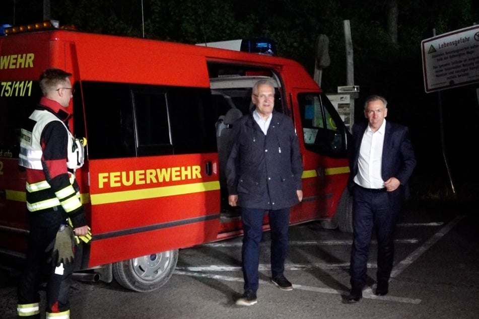 Bayerns Innenminister Joachim Herrmann (68, CSU, M.) machte sich selbst ein Bild der Lage.
