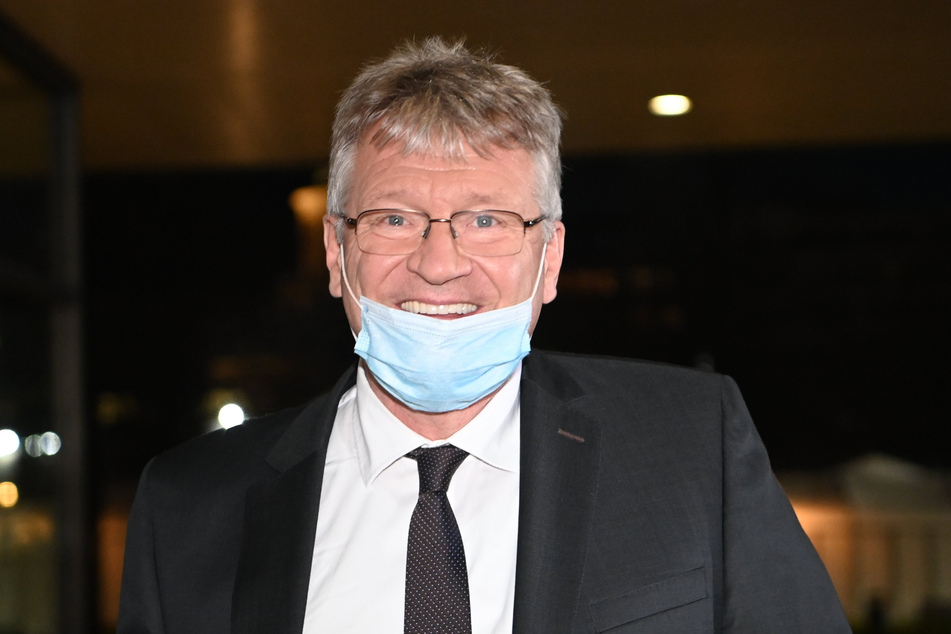 Der AfD-Vorsitzende Jörg Meuthen (59) hat sich gegen Covid-19 impfen lassen.