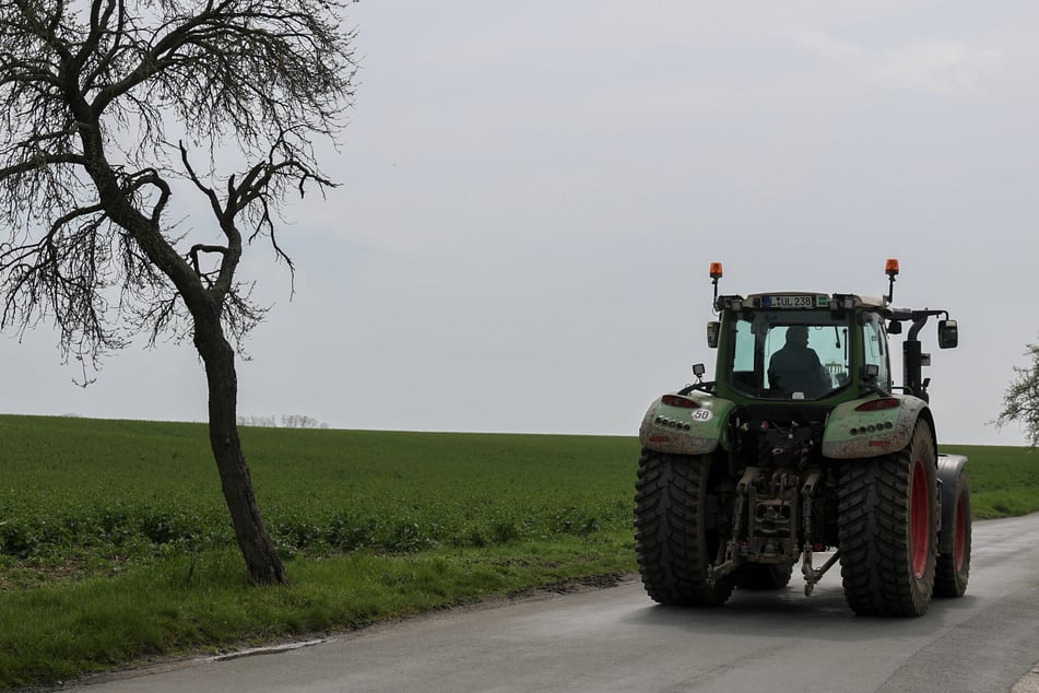 Der Traktor machte sich selbständig und überrollte den Mann. (Symbolfoto)