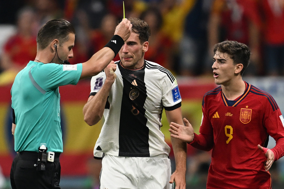 Leon Goretzka (Mitte) sah gegen Spanien die Gelbe Karte und müsste bei einer Verwarnung im Spiel gegen Costa Rica bei einem möglichen Achtelfinal-Einzug zuschauen.