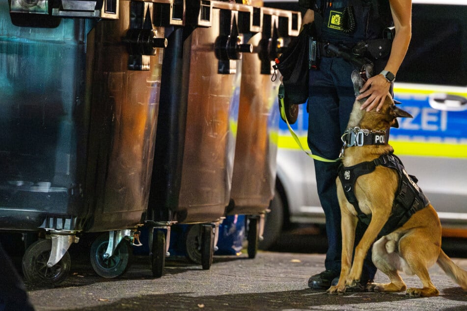 Am Tatort in Dietzenbach setzten umfangreiche Maßnahmen zur Spurensicherung ein, auch Polizeihunde kamen zum Einsatz.