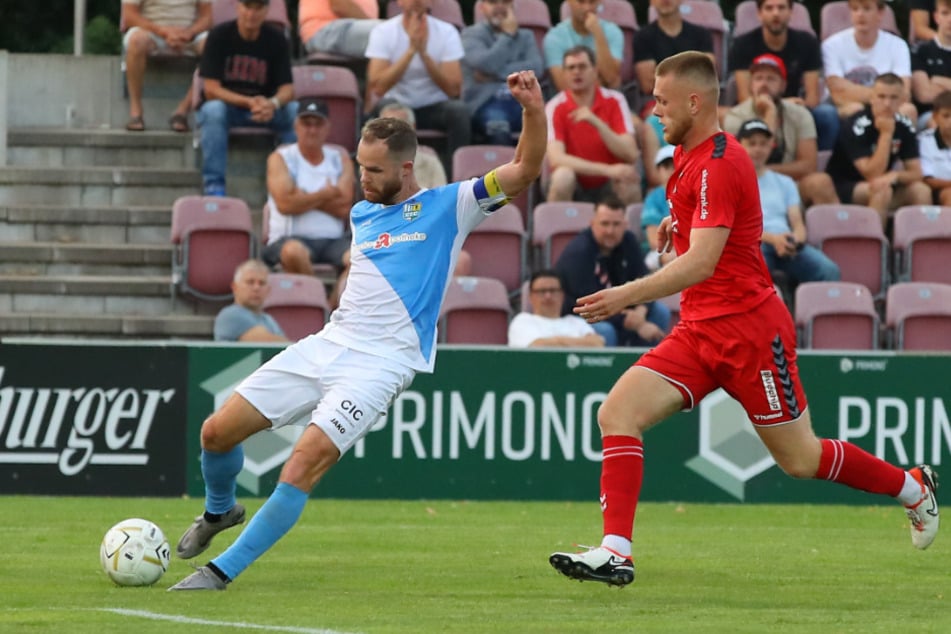 Nach drei Spielen Sperre in Greifswald wieder am Ball: CFC-Kapitän Tobias Müller (31, l.).