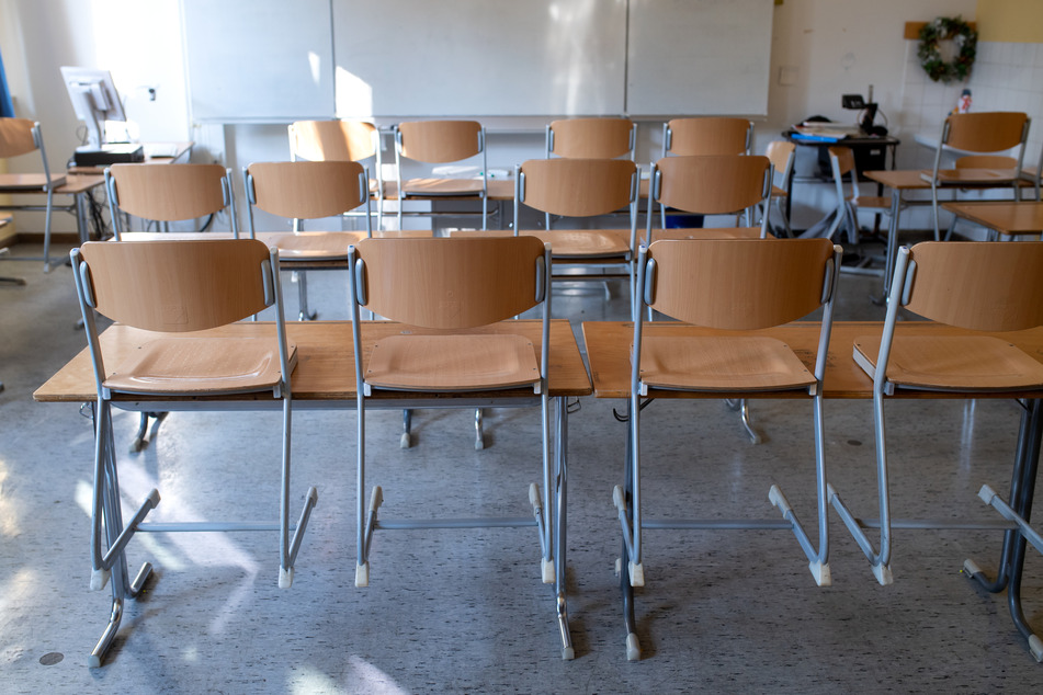In einigen Klassenstufen Brandenburgs müssen die Schüler nicht mehr in den Unterricht kommen - die Präsenzpflicht wird teilweise ausgesetzt. (Symbolbild)