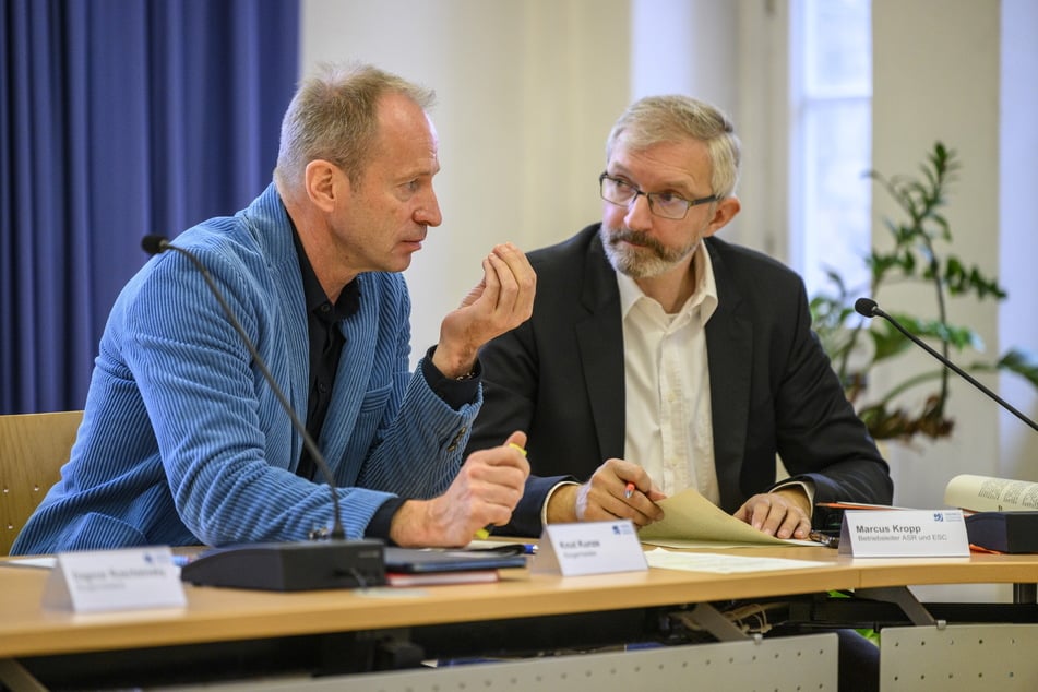Bürgermeister Knut Kunze (54, parteilos) und ASR-Betriebsleiter Marcus Kropp (46) müssen eine Lösung für den wachsenden Textilmüll finden.