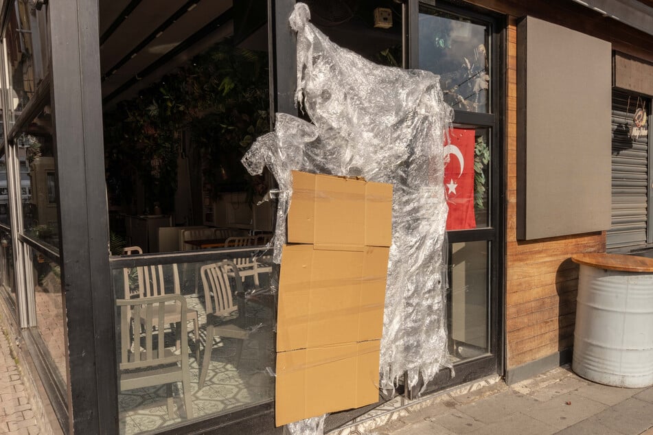 Weil die tote Familie vermutlich hier Muscheln gegessen hatte, wurde ein Imbiss vorerst dicht gemacht.