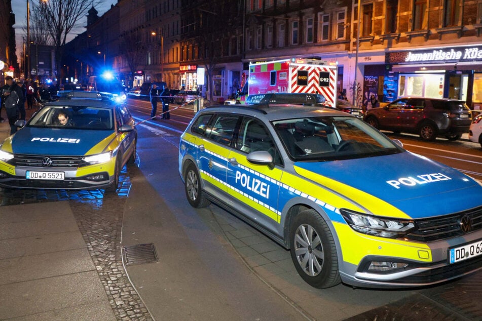 Die Polizei rückte am Sonntag auf die Eisenbahnstraße an.
