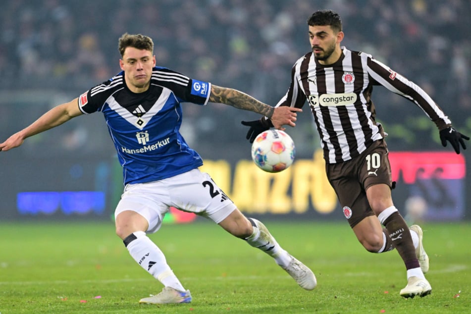 Danel Sinani (r.) kam nach 79 Minuten zum starken Abschluss.