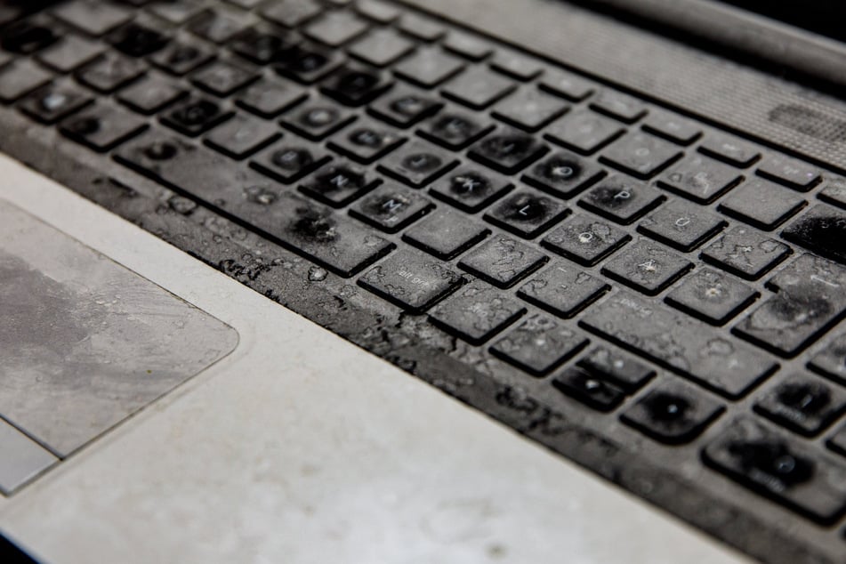 Wer seine Tastatur regelmäßig sauber macht, der verhindert in aller Regel, dass sie irgendwann extrem verschmutzt oder sogar klebrig wird.