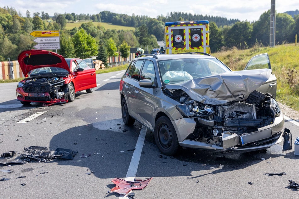 Am Nachmittag krachten zwei Autos auf der B 101 zusammen.