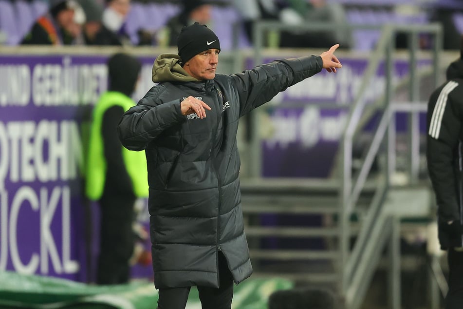 Zur Wahrheit gehört auch: Coach Jens Härtel (56) muss den Mangel verwalten.