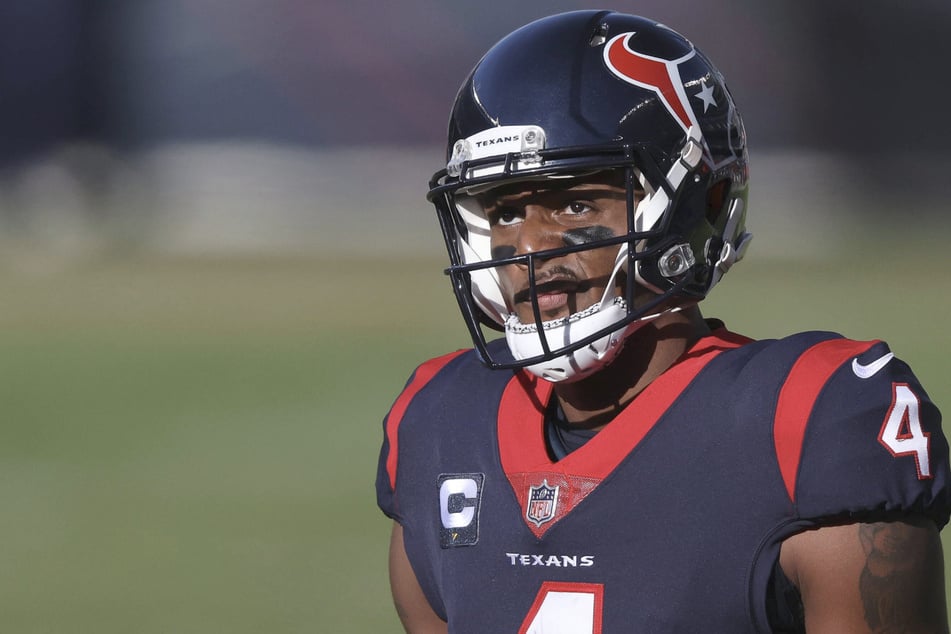 First woman to accuse Texans QB Deshaun Watson holds harrowing press conference
