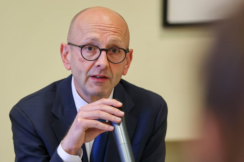 Insolvenzverwalter Lucas Flöther (52) hat in der Causa Lingnerschloss den Druck auf die Räte erhöht, dem Deal zuzustimmen.